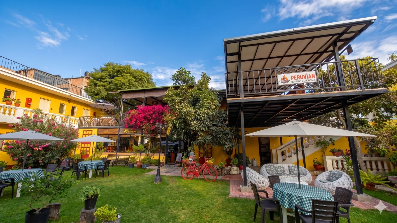 Peaceful colonial garden at Casa de Avila Hotel where the hands-on culinary journey takes place